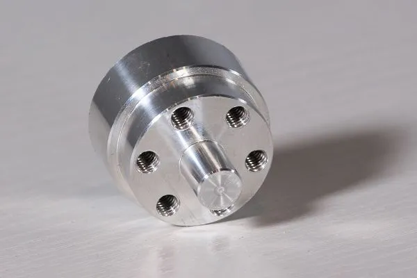 Sự khác biệt giữa tiện CNC và phay là gì?